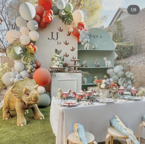 Neutral Dinosaur Birthday Party, Aesthetic Dinosaur Party, Backyard Party Decorations, Dinosaur Birthday Theme, Dinosaur Birthday Party Decorations, Dinosaur Birthday Cakes, Baby Boy 1st Birthday Party, Dinosaur Themed Birthday Party, Dino Birthday Party