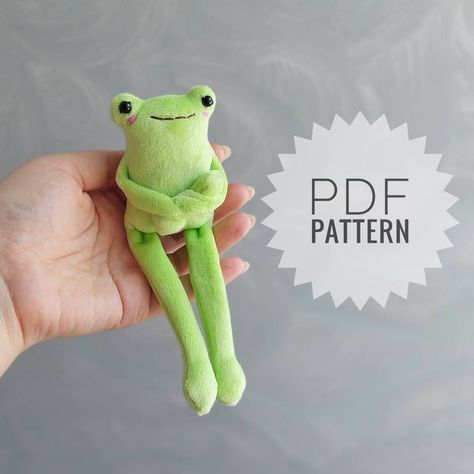 sewing toys patterns Easy Frog Sewing Pattern Free, Easy Things To Sew By Hand, Frog Sewing Pattern Free, Frog Stuffed Animal Pattern, Stuffed Frog Pattern, Frog Plushie Pattern, Free Plush Sewing Patterns, Frog Sewing Pattern, Kids Sewing Projects