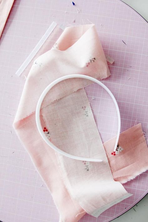 Fabric Covered Headband Tutorial Headband Cover Pattern, Fabric Headband Tutorial Free Pattern, How To Make Fabric Covered Headband, Covered Headband Diy, Diy Bow Headband, How To Make A Headband, Fabric Headband Tutorial, Free Headband Patterns, Fabric Headbands Diy