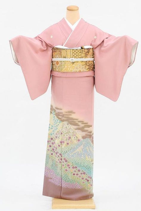 Kimono Online, Japanese Traditional Clothing, Kimono Japan, Traditional Japanese Kimono, Pink Kimono, Yukata Kimono, Long Sleeve Kimono, Kimono Vintage, Kimono Design