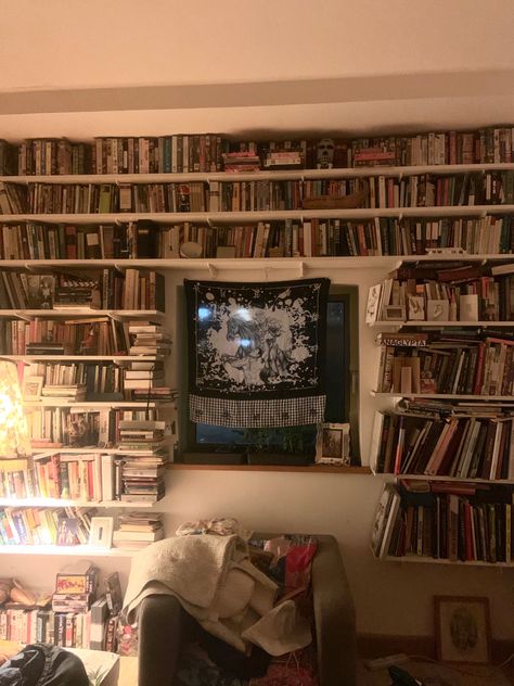 Messy Book Shelf, Cluttered Bookshelf, Book Rooms, Bookshelf Bedroom, Bookshelf Chair, Bookshelves In Bedroom, Book Room, Room Goals, Room Setup