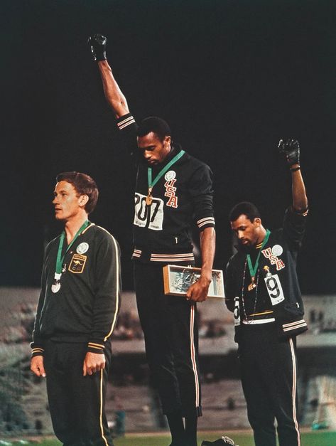 14 Rare, Emotional Photos of Olympic Athletes Throughout History | Vogue Sports Athletes, Vintage Sports Pictures, Iconic Sports Photos, Athletes Aesthetic, Olympic Aesthetic, Olympics Aesthetic, 1936 Olympics, Field Athletes, Olympic Basketball