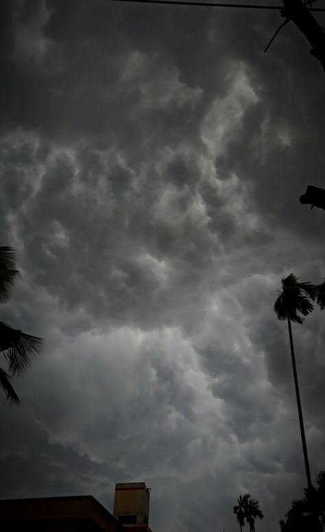 Aesthetic Dark Clouds, Dark Clouds Aesthetic, Moody Clouds, Dark Weather, Clouds Aesthetic, Birthday Post, Birthday Post Instagram, Amazing Nature Photography, Dark Clouds