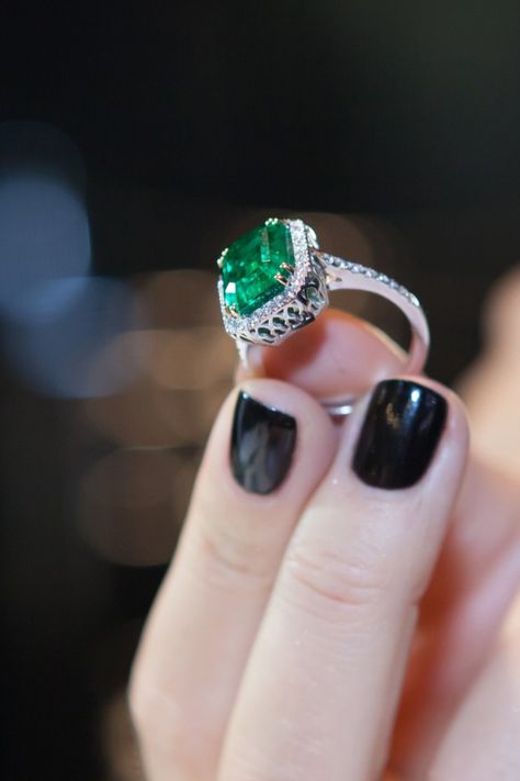 Antique Diamond Earrings, Emerald Ring Design, Vintage Emerald Engagement Ring, Rare Jewelry, Emerald Ring Vintage, Colored Engagement Rings, Big Rings, Antique Engagement Rings, Sterling Silver Necklace Pendants