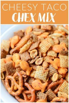 Cheesy Taco Chex Mix – Chex cereal, Goldfish crackers, pretzels, and peanuts tossed in a delicious taco seasoning and baked until crunchy and delicious! Cheesy Chex Mix, Chex Recipes, Homemade Chex Mix, Fake Ginger, Trail Mix Recipes, Goldfish Crackers, Chex Cereal, Chex Mix Recipes, Cereal Treats