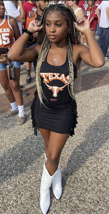 College Tailgate Outfit Black Women, Hbcu Game Day Outfit Black Women, Baddie Football Game Outfit, Football Game Day Outfit Black Women, Hbcu Hoco Outfits, Cute Tailgate Outfits College, Gameday Outfit Black Women, College Game Outfits, Homecoming College Outfits