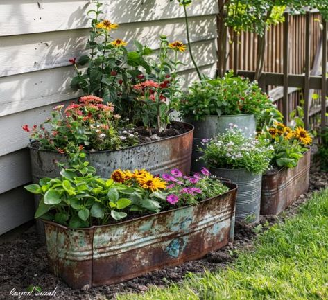 Dishfunctional Designs: Upcycled Container Flower Gardening Rustic Yard Decor, Galvanized Containers, Galvanized Garden, Junk Garden, Upcycled Garden, Organized Clutter, Rusty Garden, Container Planting, Vintage Decorating