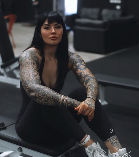 Fit Tattooed Women Motivation, Gym Goth, Rachel Aust, Eat And Run, Gym Quotes, Women Motivation, Fitness Instructor, Gym Clothes, Fitness Blog