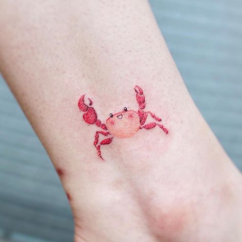 Hi I’m Arles 👑 HANDPOKE on Instagram: “🦀🦀🦀 Done at @junejungart LA & San Francisco Booking still open! ⠀⠀⠀⠀⠀⠀⠀⠀⠀⠀⠀⠀⠀⠀⠀⠀ 🇺🇸LA. 9/17-10/12 🇺🇸SF. 10/15-29 Booking📩…” Small Crab Tattoo, Small Animal Tattoos, Cute Animal Tattoos, Crab Tattoo, 12 Tattoos, Hand Poke, Little Tattoos, First Tattoo, Mini Tattoos