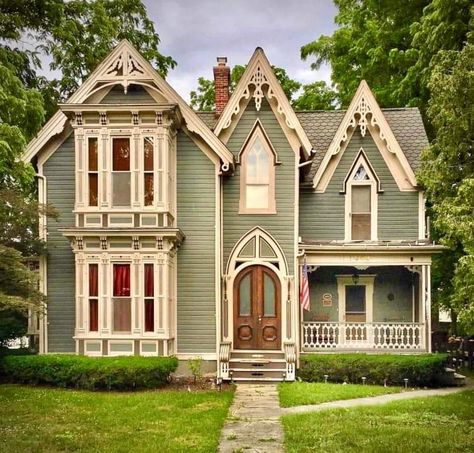 Victorian Color Palette Exterior, Victorian Exterior Color Schemes, Victorian Homes Exterior Colors, Victorian Color Palette, Victorian Homes Exterior, Victorian Colors, Victorian Exterior, Exterior Color Schemes, Tudor House