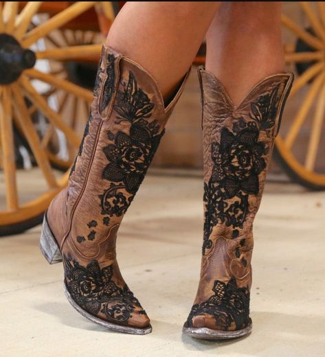 Womens cowgirl boots outfits