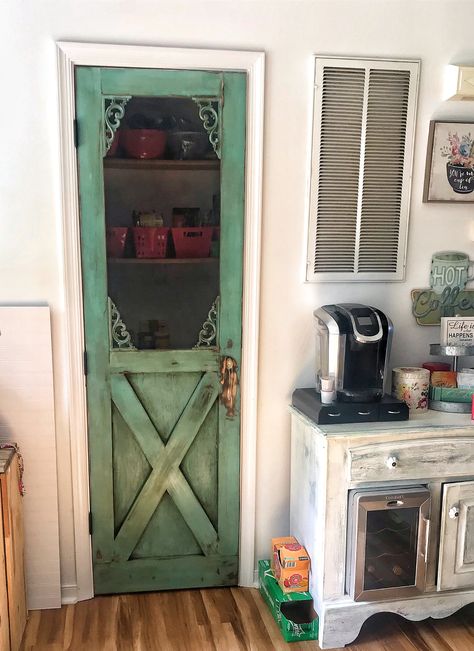 Hand made screen door. Painted in Tropical Jade by The Real Milk Paint Co. fb.com/sassygrits IG @sassy_grits Pantry Screen Door, Screen Door Pantry, Rustic Pantry Door, Rustic Pantry, Real Milk Paint, Diy Screen Door, Farmhouse Pantry, Casa Country, Pantry Door