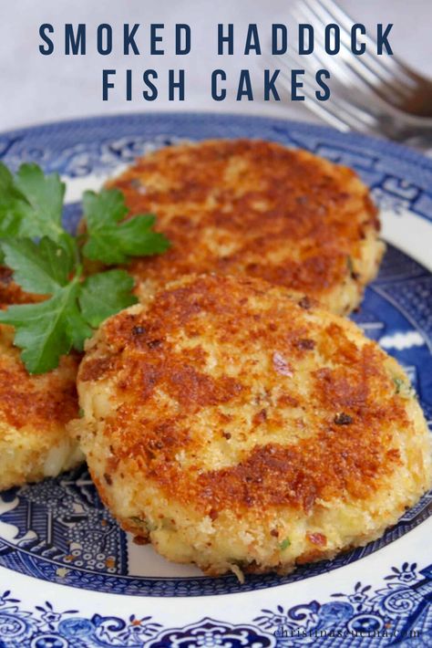 Smoked haddock fish cakes are a fabulous way to add more seafood to your diet. They are easy and quick to make, and will fit the bill for brunch, lunch or dinner, especially during Lent. Haddock Fish Cakes, Crab Cake Recipe Easy, Smoked Haddock Recipes, Fish Cake Recipe, Risotto Cakes, Haddock Recipes, Fish Cakes Recipe, Crab Cake Recipe, Ina Garten Recipes