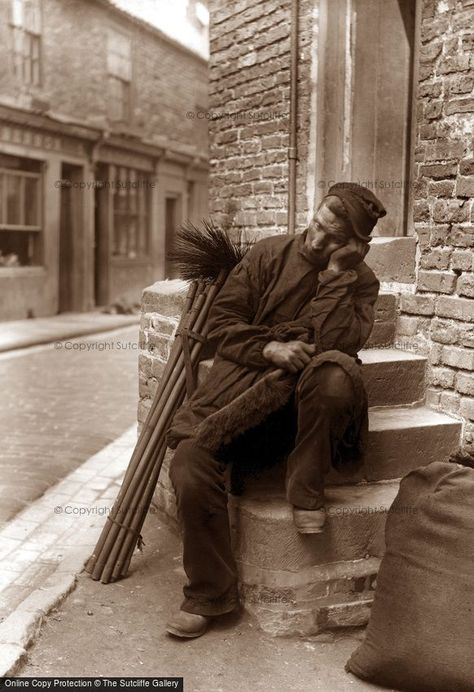 Victorian Chimney Sweep, Tudor History, Chimney Sweep, English History, Old London, Pictures Of People, British History, Art Poses, North Yorkshire