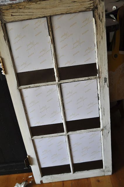 Window Picture Frame Diy, Window Frame Picture, Old Window Projects, Old Window Frames, Repurposed Windows, Old Window Frame, Family Picture Frames, Hear Me Roar, Display Family Photos