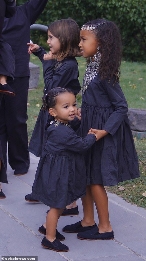 North West Kardashian, Chicago West, Jenner Kids, Dream Kardashian, Penelope Disick, North Chicago, Kardashian Kids, Jenner Family, Family Photo Shoot