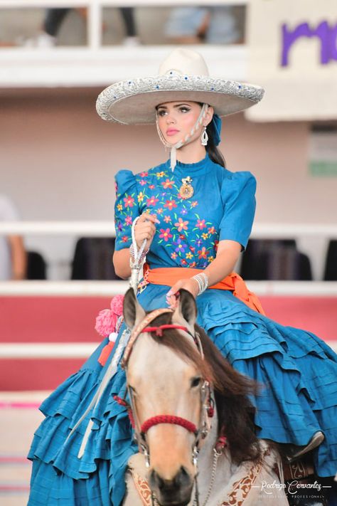 #charros  #mexico  #charrasescaramuzas  #vestidoscharros  #vestidosescaramuzas #niñasescaramuzas #caballos #familiacharra Escaramuza Dresses, Black Sonic, Mexican Clothes, Folklorico Dresses, Mexican Quinceanera, Mexican Quinceanera Dresses, Traditional Mexican Dress, Hispanic Culture, Mexican Outfit