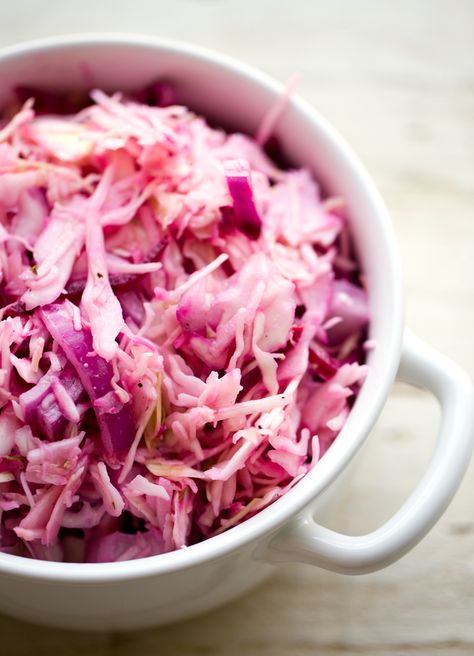 Pink Cole Slaw, dairy-free and vegan with a sassy, zesty, sweet-spicy and vibrant flavor. Perfect for salads and topping sandwiches. Pink Picnic Food Ideas, Pink Coleslaw, Pink Party Foods, Summer Slaw, Vegan Hot Dog, Vegan Ranch Dressing, Main Salad, Pink Food, Vegan Salads