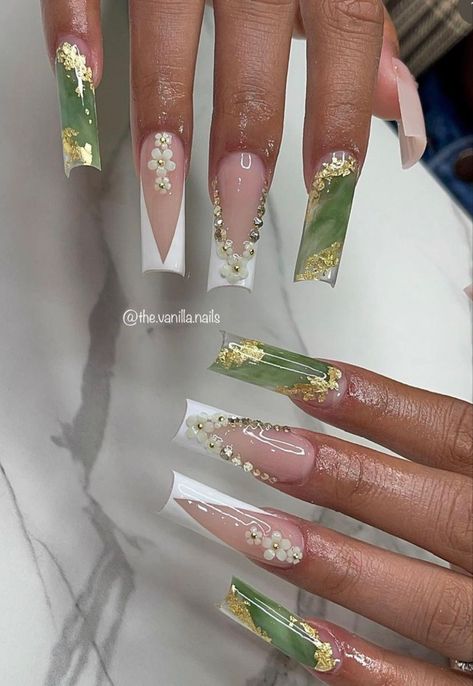 Sweet 16 Nails, Tiana Wedding, Princess Sweet 16, Quince Nails, Quinceanera Nails, Sweet 16 Themes, Green Acrylic Nails, Girly Acrylic Nails, Cute Acrylic Nail Designs