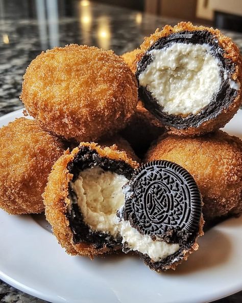 Cookies And Cream Cheesecake, Food Set Up, Fried Oreos, Simple Family Meals, Cream Cheesecake, Cookies Cream, Appetizers Easy Finger Food, Food Therapy, God Mat