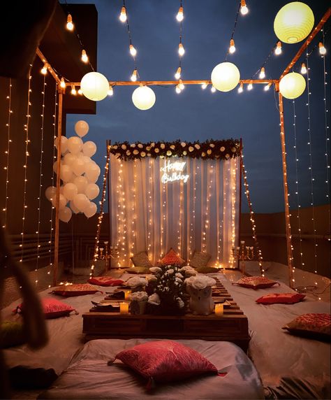 Birthday Celebration Rooftop Birthday Decor, Anniversary Decoration Ideas Outdoor, Balcony Party Ideas, Terrace Decoration Ideas For Party, Terrace Birthday Decoration, Room Birthday Surprise For Him, 25th Birthday Decorations For Her, 18th Birthday Celebration Ideas, Terrace Party