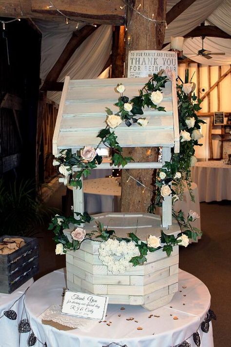 Wishing Well Card Box Wedding, Wishing Well Wedding Ideas, Wishing Well Ideas Wedding, Wedding Wishing Well Ideas, Diy Wedding Wishing Well, Diy Wedding Post Box, Wishing Well Ideas, Enchanted Forest Wedding Theme, Present Table