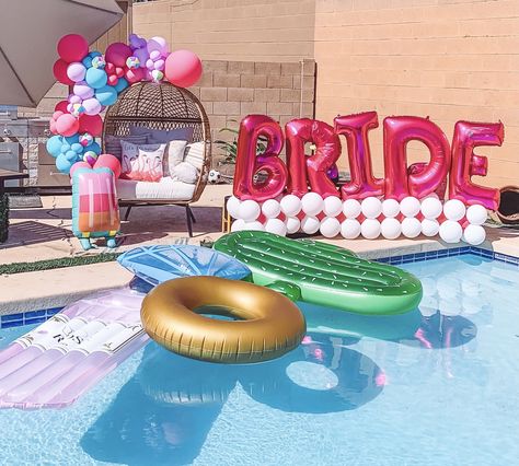 Hen Pool Party Ideas, Bridal Pool Party Ideas, Bachelorette Party Decorations Pool, Bride Pool Float, Pool Bachelorette Party Decoration, Bride To Be Pool Party, Bridal Shower Ideas Pool Party, Bachelorette Party Pool Decor, Bachelorette Party Pool Ideas