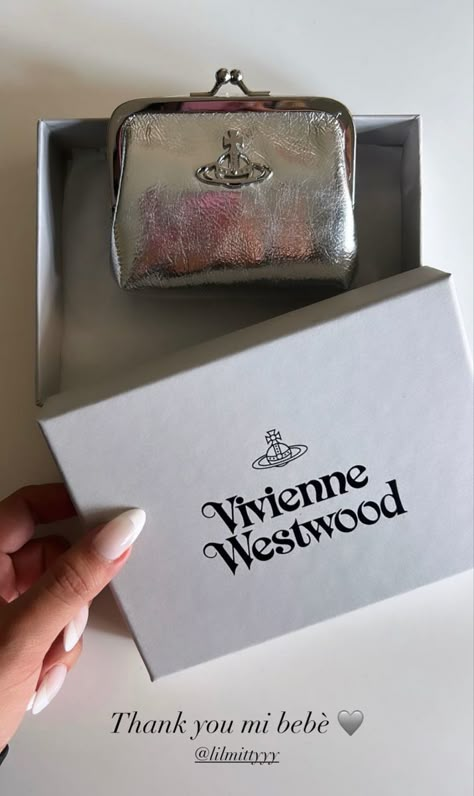 Viviane Westwood, Luxury Bags Collection, Cute Wallets, Wardrobe Update, Fancy Bags, Japanese Aesthetic, Fashion Wishlist, Wallet Pouch, Virtual Closet