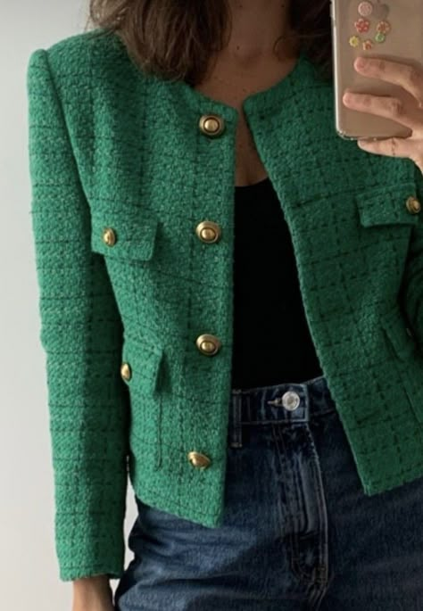 Green Tweed Jacket Outfit, Channel Coat, Chanel Jacket Outfit, Green Tweed Jacket, Green Jacket Outfit, Tweed Jacket Outfit, Outfits Blazer, Blazer Outfit Ideas, Chanel Style Jacket