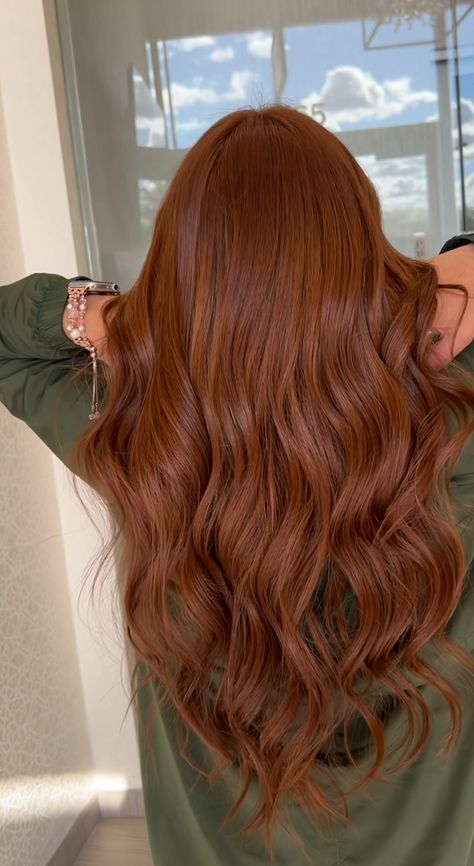 Mid Length Auburn Hair Styles, Hair Color Copper Highlights, Biscoff Hair Colour, Cooper Caramel Hair, Penny Color Hair, Annabelle Joy Hooper Hair, Curtain Bangs Long Hair Redhead, Types Of Copper Hair, Amber Red Hair