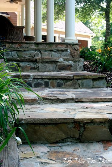 DIY Stone Steps... This is what I want to do with my front steps!! Diy Stone Steps, Folk Victorian, Patio Steps, Stone Steps, Stone Stairs, Flagstone Patio, Garden Steps, Porch Steps, Meteor Garden 2018