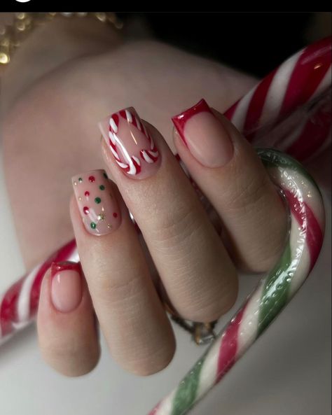 Candy Cane Nails Square, Hello Kitty Nails Christmas, Green Christmas Nails Almond, Simple Christmas Nails Square, Nails With Snowman, Christmas Square Nails, Christmas Nails Square, Nails Snowflakes, Winter Nail Art Designs