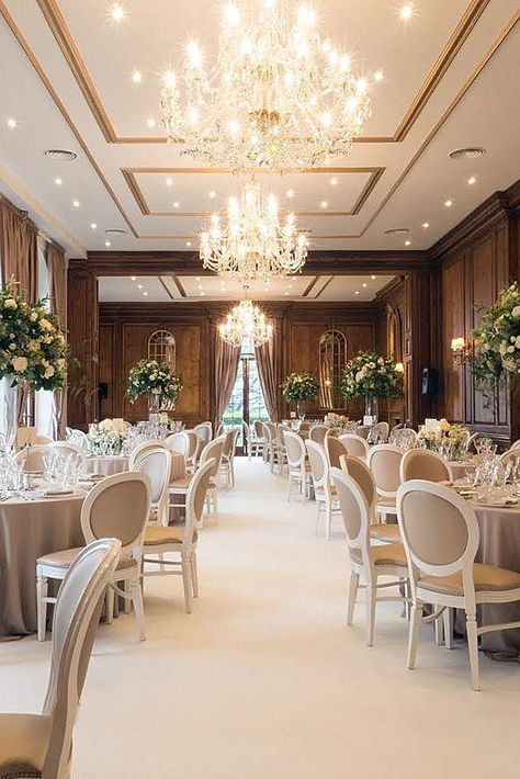 Reception Decorations Elegant, Wedding Day Decorations, Best Wedding Reception, Hedsor House, Dining Room Paint Colors, Luxury Weddings Reception, Dining Room Centerpiece, Mirror Dining Room, Barn Wedding Reception