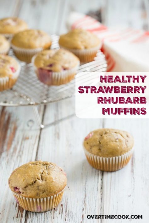 HEALTHY strawberry rhubarb muffins Rhubarb Muffins Healthy, Healthy Strawberry Muffins, Healthy Rhubarb Recipes, Strawberry Rhubarb Muffins, Apple Spice Muffins, Flourless Chocolate Cookies, Vegan Journey, Rhubarb Strawberry, Rhubarb Muffins