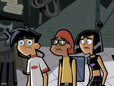 Danny: “Hide me!” << It's nice to know Danny is trash like the rest of us XD Sam Danny Phantom, Love In Film, Danny Phantom Aesthetic, Phantom Aesthetic, Danny Phantom Sam, Going Ghost, Emo Anime, Hold Hands, Cartoon Profile