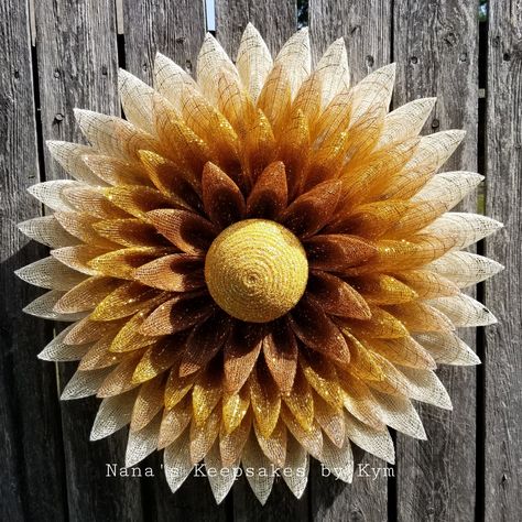 Bee Skep Decor, Sunflower Wreath Diy, Brown Sunflower, Wreath Inspiration, Burlap Flower Wreaths, Wreath Sunflower, Deco Mesh Wreaths Diy, Fall Thanksgiving Wreaths, Americana Wreath