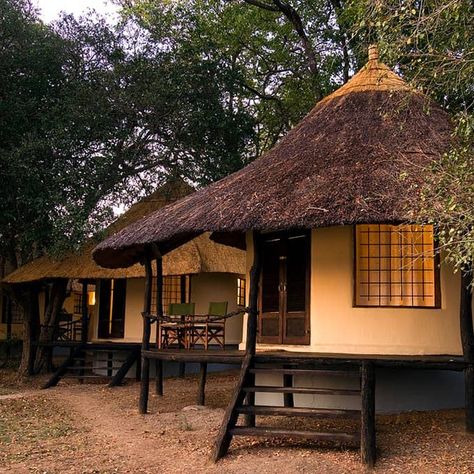 Round House Plans, Luxury Safari Lodge, Village Ideas, African House, Mud House, Luxury Safari, Safari Lodge, Kruger National Park, Village House Design