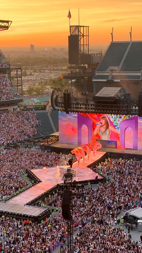 2024 Vision Board Taylor Swift, Taylor Swift At Eras Tour, Taylor Swift Concert Aesthetic Crowd, Eras Tour Taylor Swift Aesthetic, Concert Aesthetic Taylor Swift, Era Tour Aesthetic, Taylor Swift Tour Aesthetic, Taylor Swift Aesthetic Concert, Eras Tour Crowd