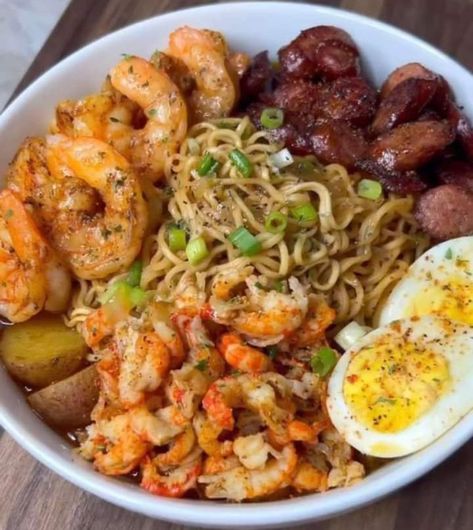 Seafood Ramen, Cajun Seafood, Cook Meals, Soul Food Dinner, Fair Food, Filipino Dishes, Food Babe, Seafood Boil, Yummy Comfort Food