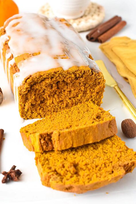 This 3 ingredient pumpkin bread is an easy moist pumpkin bread perfect to celebrate this time of the year. It's easy to make with minimal ingredients and takes barely 10 minutes to put together this fall. 3 Ingredient Pumpkin Bread, 3 Ingredient Pumpkin, Oatmeal Applesauce Cookies, Oatmeal Banana Bread, Healthy Cream Cheese, Spice Cake Mix And Pumpkin, Oat Cookie Recipe, Breakfast Pastry, Pumpkin Bread Easy