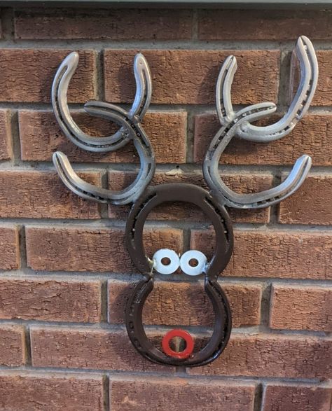 Reindeer made from 6 used horseshoes Horse Shoe Crafts Diy Welding Projects, Welding Projects With Horseshoes, Christmas Horseshoe Crafts, Snowman Horseshoe, Horshoe Crafts, Horseshoe Reindeer, Horse Shoes Crafts, Welded Crafts, Horseshoe Welding Projects