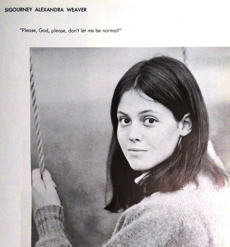 Sigourney Weaver - The Ethel Walker School (Simsbury, CT) senior yearbook photo, 1967. Juliane Koepcke, Sigourney Weaver Young, High School Yearbook Photos, Banda Kiss, Funny School Pictures, Yearbook Pictures, Rare Historical Photos, Yearbook Quotes, Sigourney Weaver