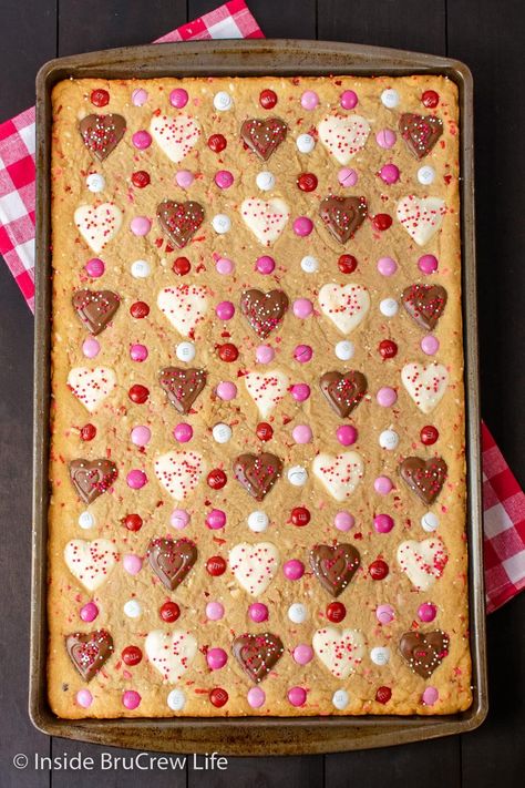 Easy Dessert For Superbowl, Peanut Butter Valentine Cookies, Valentine Day Sweet Treats, Peanut Butter Heart Cookies, Best Valentine Cookie Recipe, Butter Cookie Bars, Valentines Party Food, Peanut Butter Cookie Bars, Valentines Recipes Desserts