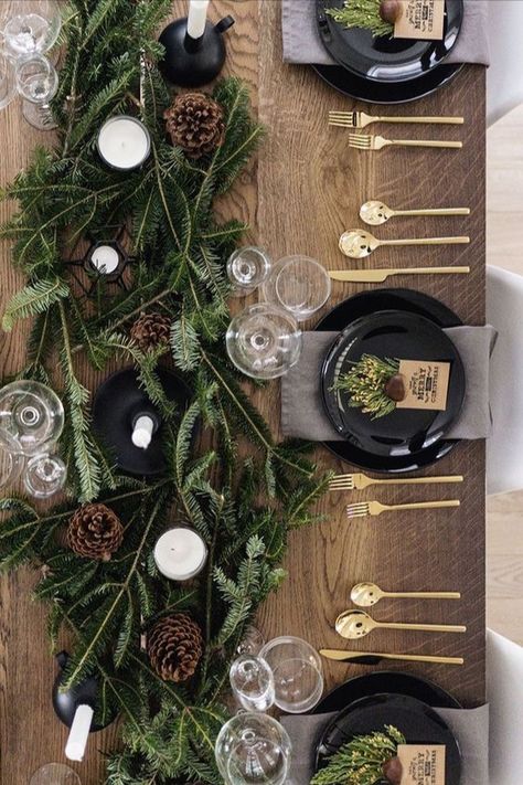 HOLIDAY TABLE | NgLp Designs shares Tracy Svendsen's interior designer tips for creating a beautiful and festive holiday table with black, gold and green | CLICK for TIPS » /// table décor, wood table, holidays, seasonal decor, holiday decor, green centrepiece, conifers, gold flatware, black dishes /// #black #gold #holidaydecor Christmas Table Decorations Centerpiece, Christmas Table Decorations Diy, Black Gold Christmas, Its Christmas Eve, Christmas Tablescape, Classy Christmas, Gold Tips, Christmas Tablescapes, Christmas Table Settings