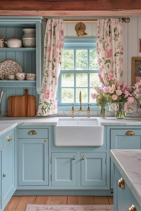 Blue Kitchen Cottage Core, Dream House Colorful, Pastel Farmhouse Decor, Cottagecore Kitchen Colors, Light Blue Cottage Kitchen, New England Kitchen Ideas, Pink Country Kitchen, Cute Colorful Kitchen, Pink Blue Kitchen