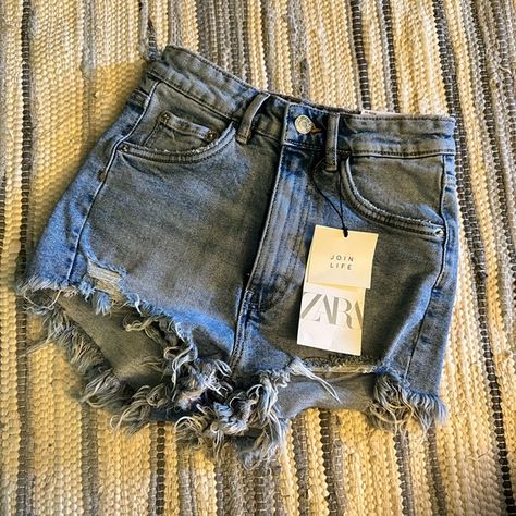 Zara Jean Shorts Summer Swimsuit Outfits, Fame Clothes, Zara Jean Shorts, Western Wear Outfits, Clueless Outfits, Swimsuits Outfits, 90s Fashion Outfits, Zara Shorts, Summer Swim Suits