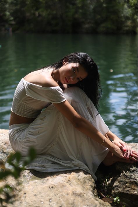 Dress In Creek Photoshoot, River Photoshoot Outfit Ideas, Self Portrait Photography Outside, Nature Photos Ideas, By The Water Photoshoot, Photoshoot Near Lake, Aesthetic Nature Photoshoot, Poses For Pictures Nature, Simple Dress Photoshoot