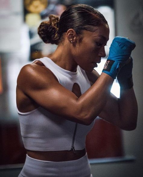 Alycia Baumgardner, Female Mma Fighters, Boxer Aesthetic, Workout Pics, Boxe Thai, Female Boxers, All Body Workout, Boxing Girl, Martial Arts Women