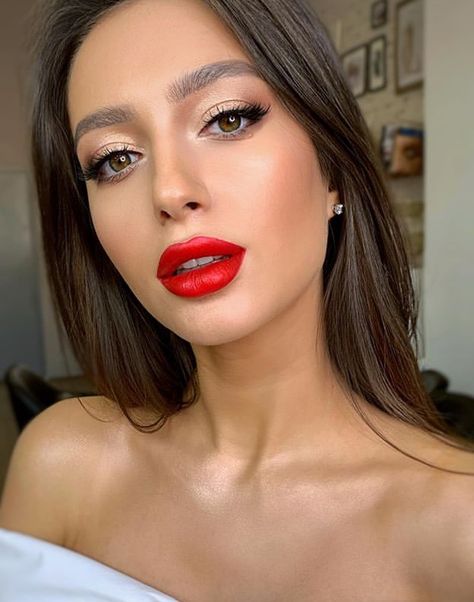 Bridal Makeup Red Lips, Lipstick Looks, Red Lipstick Makeup Looks, Red Lipstick Looks, Red Lips Makeup Look, Wedding Hairstyles And Makeup, Red Lipstick Makeup, Prettiest Celebrities, Red Dress Makeup