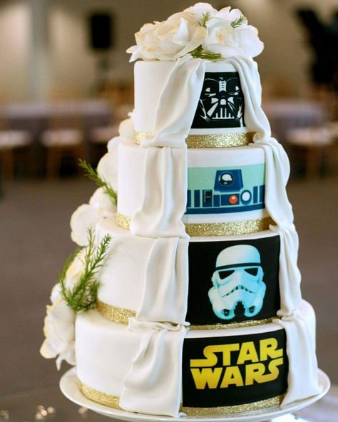 10 Epic 'Star Wars' Wedding Ideas Perfect for May the Fourth | Cocomelody Mag Star Wars Themed Wedding, Star Wars Wedding Cake, Star Wars Cake Toppers, Star Wars Wedding Theme, Nerd Wedding, Geeky Wedding, Disney Wedding Theme, Geek Wedding, Star Wars Cake